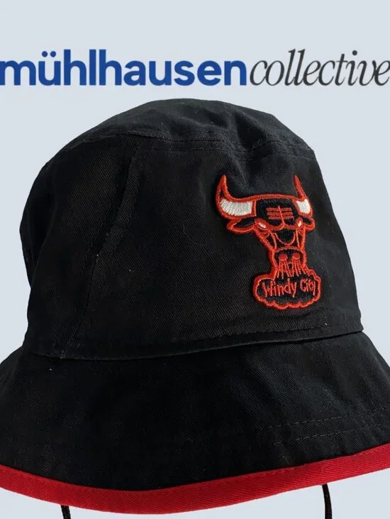 New Era Chicago Bulls Bucket Hat Windy City Black Red Size Large NBA - Picture 2 of 6